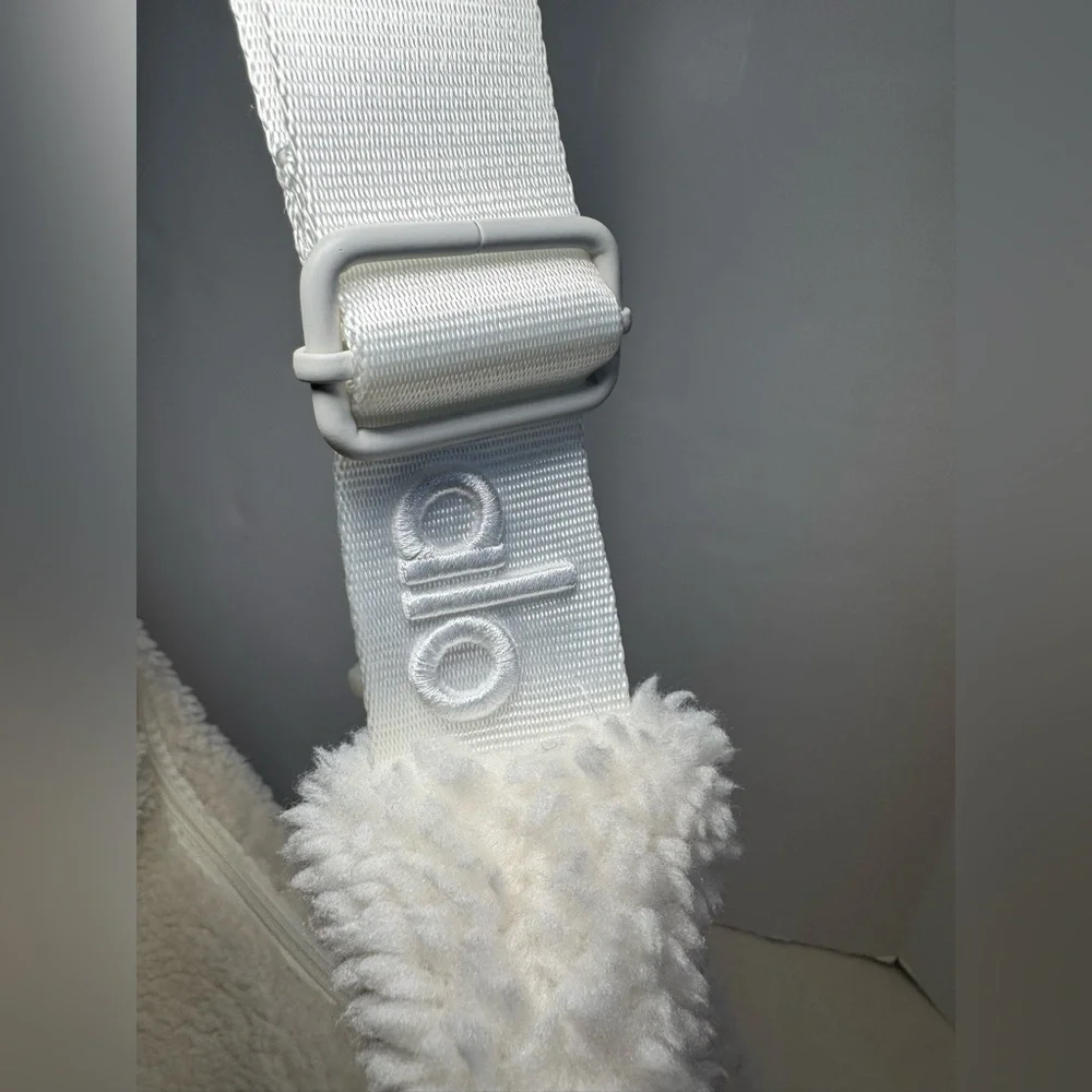 Alo Yoga Sherpa On The Go Sling Bag in ivory